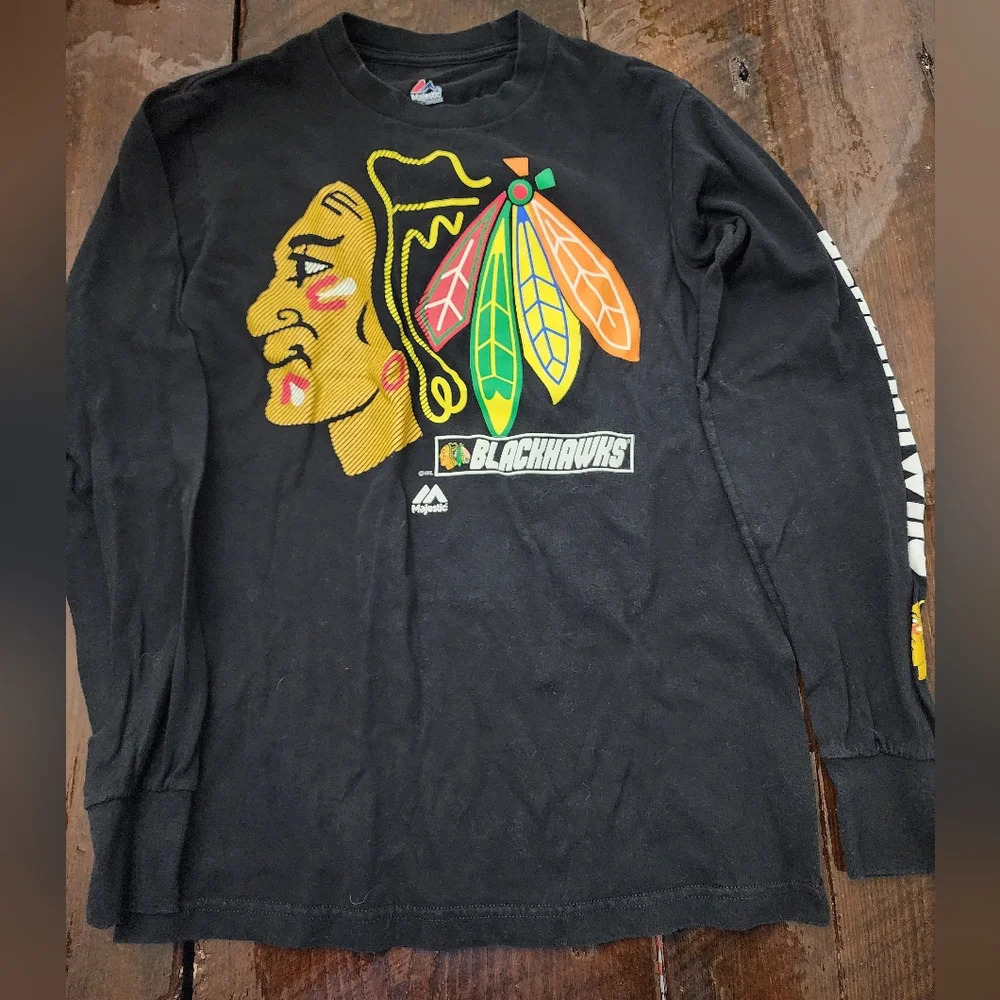 🏒 Chicago Blackhawks Long Sleeve Crewneck Tshirt in size Small